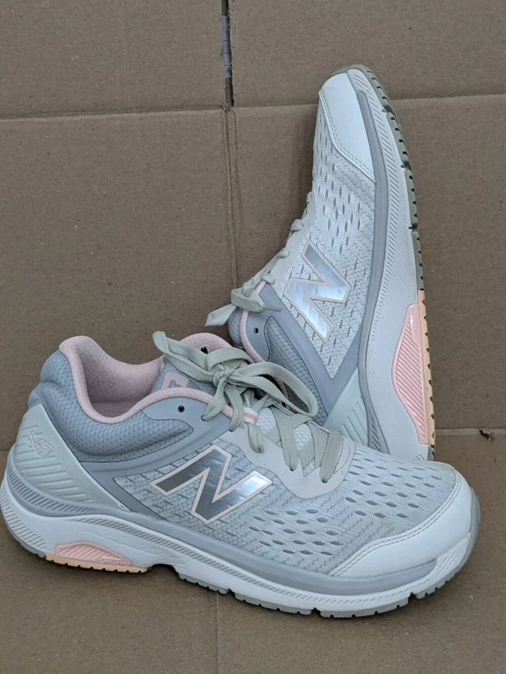 New Balance 847 v4 Walking Shoes Sneakers Women's Size 10.5 Gray Pink Comfort .